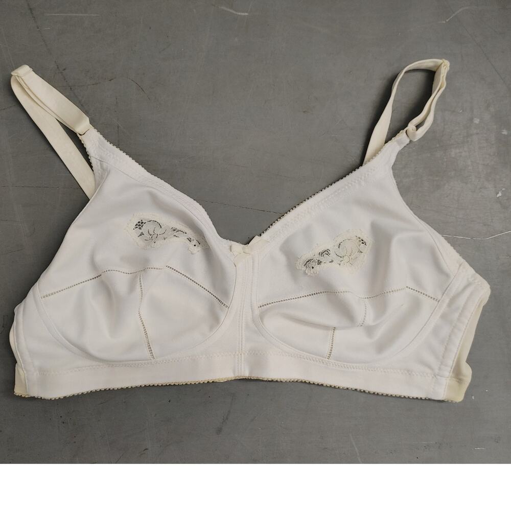 Vintage Bestform Bra 6359 36C White Cutout Floral